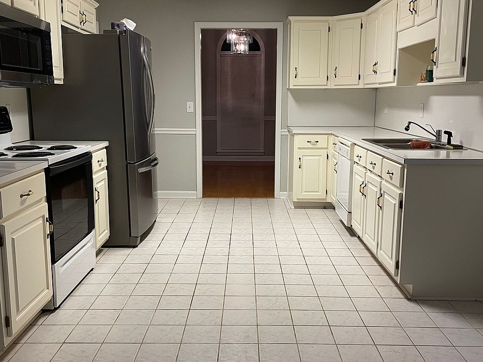 1st image of 313 Lincoln Ln