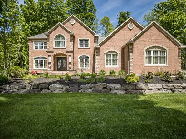 8267 Ashington Dr, Baldwinsville, NY 13027
