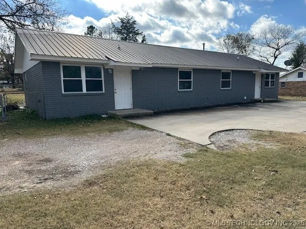 500 S Hinckley St, Holdenville, OK 74848