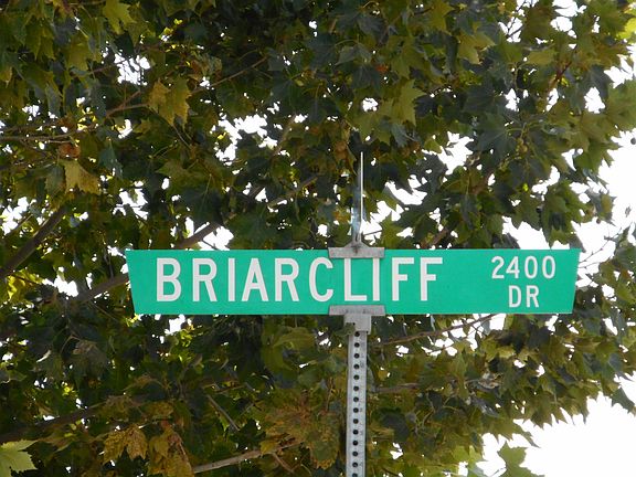 5th image of 2423 Briarcliff Dr