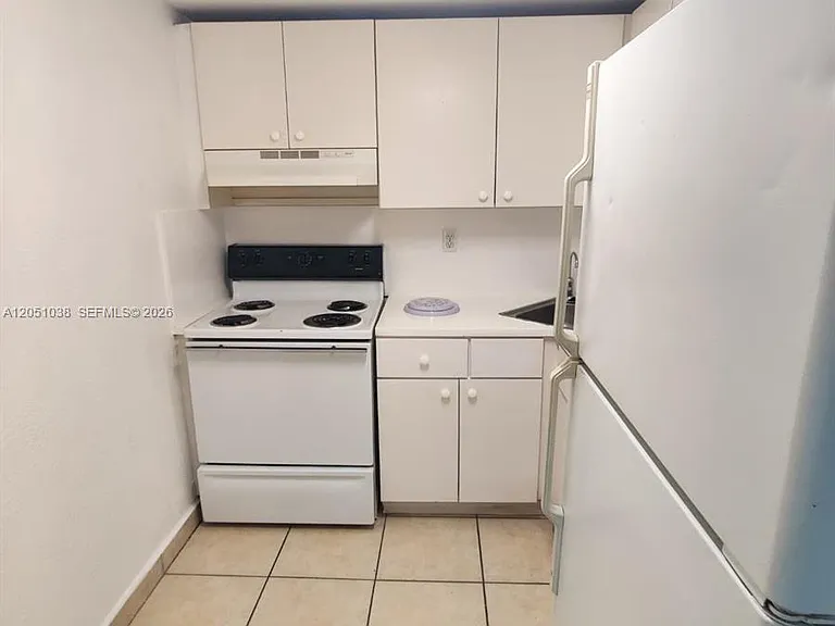 666 W 81st St #414 — Photo 7