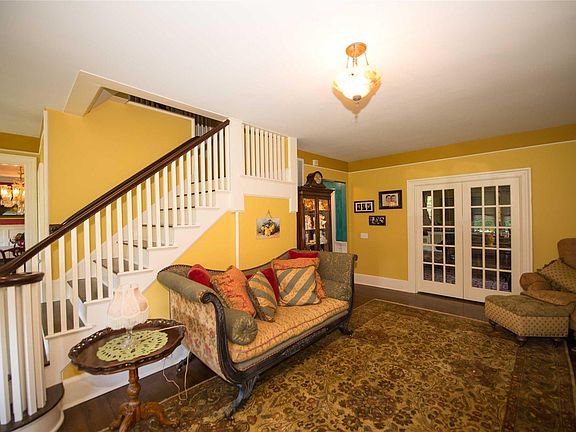 4th image of 633 Deer Park Ave