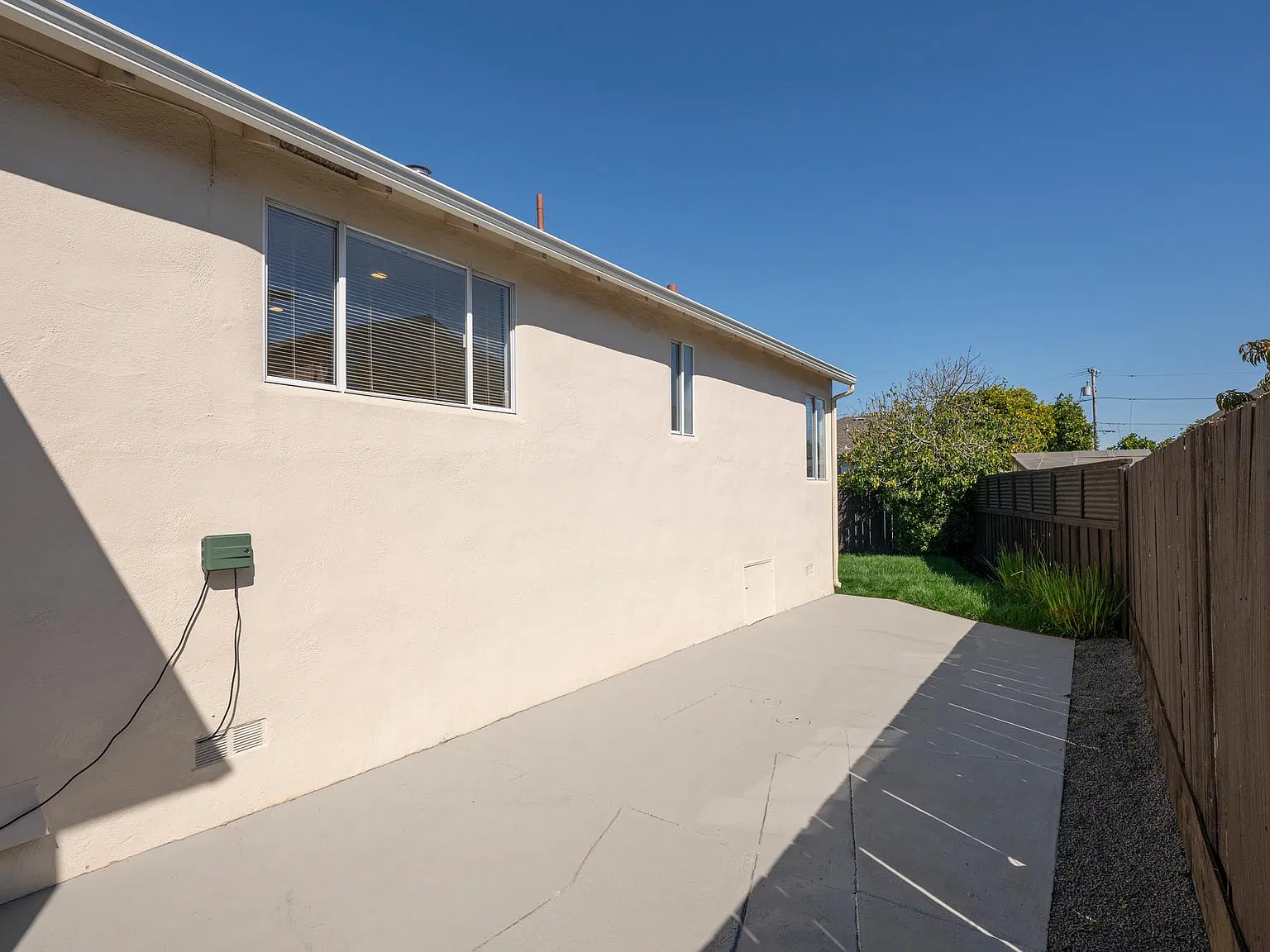 3 bed, 1.5 bath, 1290 sqft, $6,700 — Photo 3
