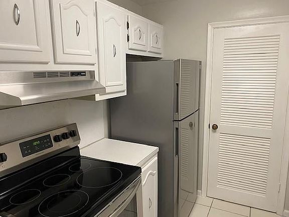 5th image of 301 Croton Ave APT 208