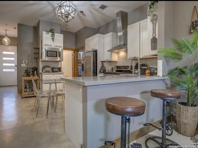 1542 N Alamo St #203 — Photo 4
