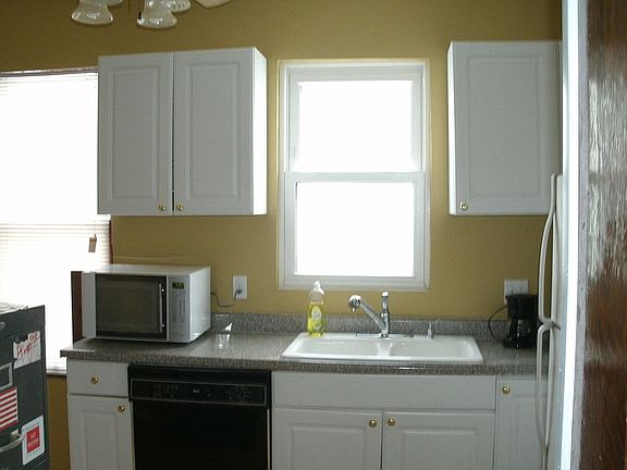 4th image of 677 Reinhard Ave
