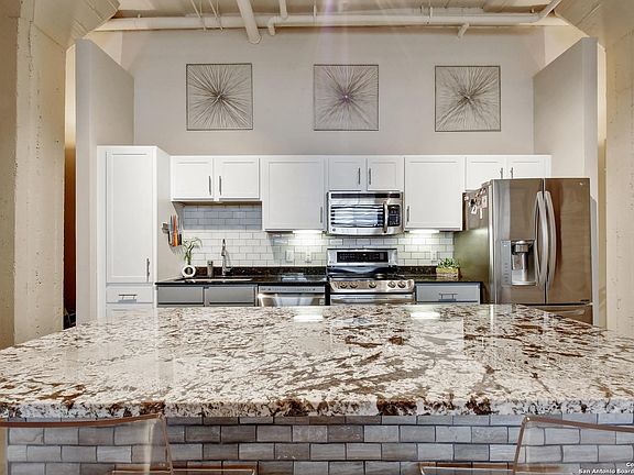 5th image of 1401 S Flores St APT 202