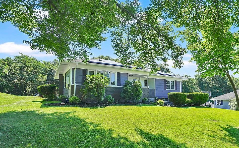 1st image of 11 Juniper Hill Rd