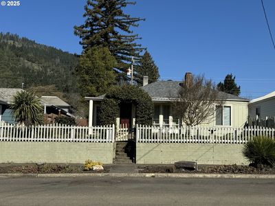 225 NE Broadway St, Myrtle Creek, OR, 97457