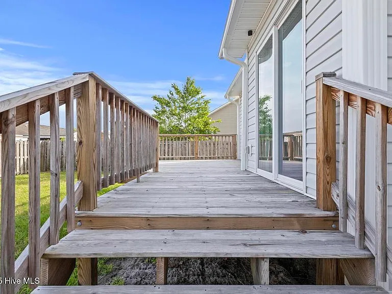 301 Pine Ridge Ln — Photo 19