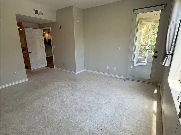 2243 Martin #217 — Photo 14
