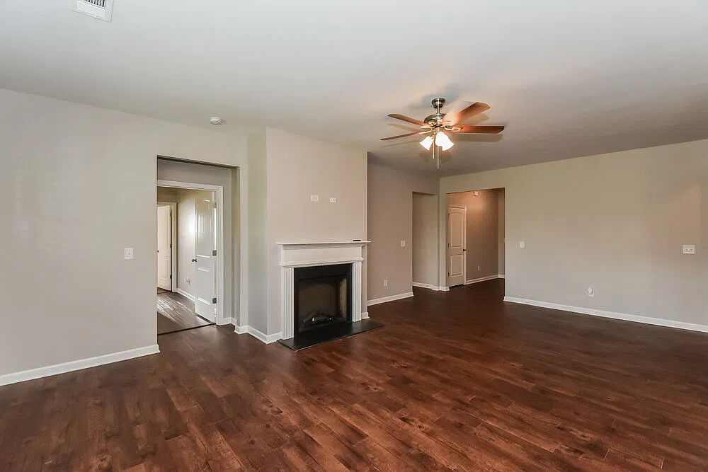 4 bed, 2.0 bath, 1899 sqft, $2,100 — Photo 4