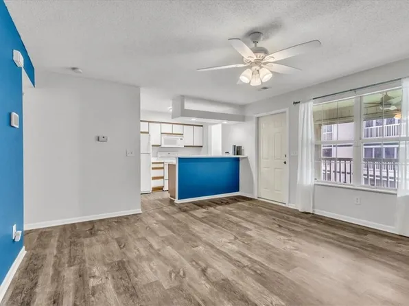 2393 NE 68th St, Gladstone, MO 64118