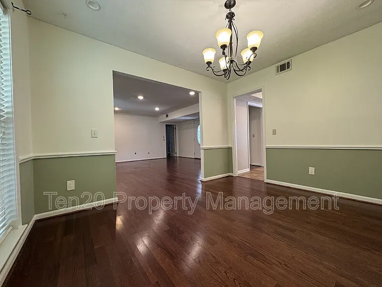 6446 Gloucester Ct — Photo 10