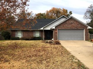 406 Husky Dr, Lindale, TX 75771