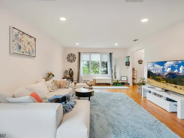120 E Edsall Blvd, Palisades Park Boro, NJ 07650