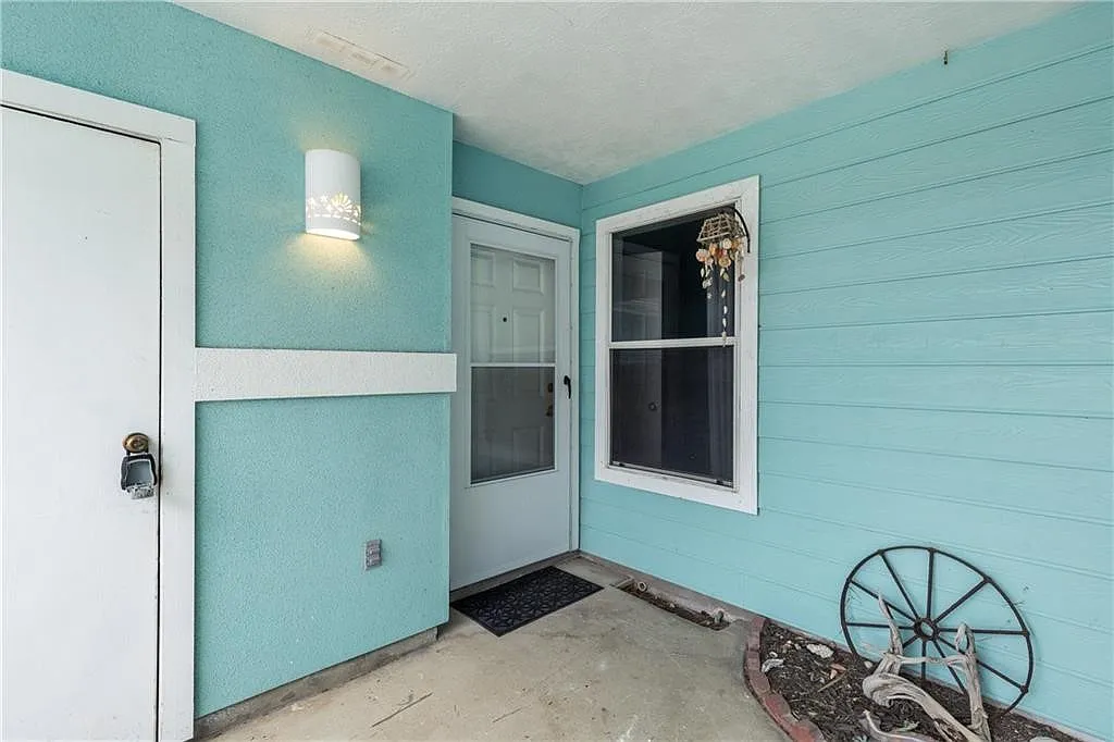 3 bed, 2.5 bath, 1603 sqft, $2,550 — Photo 2