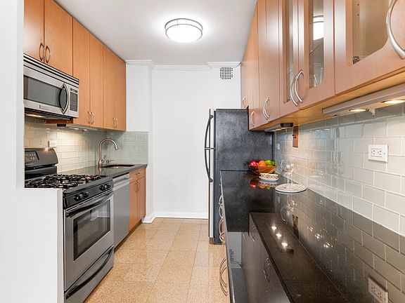 4th image of 300 E 40th St APT 23H