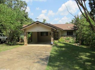 111 Cherokee Rd, Cherokee Village, AR 72529