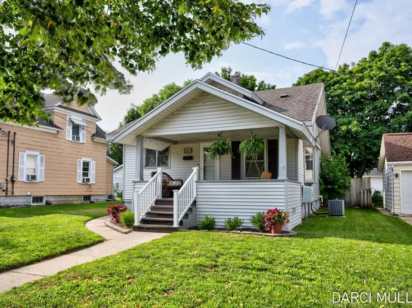 3884 30th St SW, Grandville, MI 49418