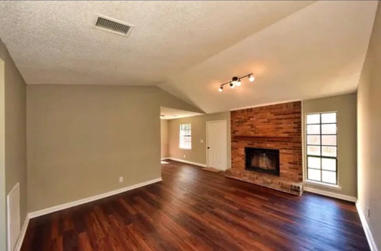 3 bed, 1800 sqft, $1,995 — Photo 2