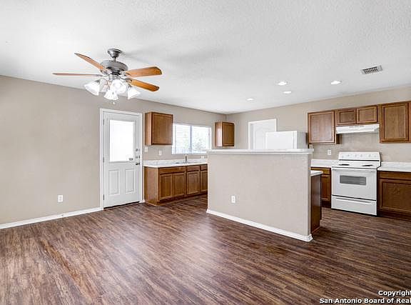 3rd image of 8830 Laguna Fls