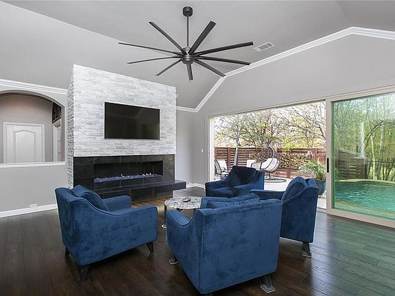 2nd image of 2613 Creekway Dr
