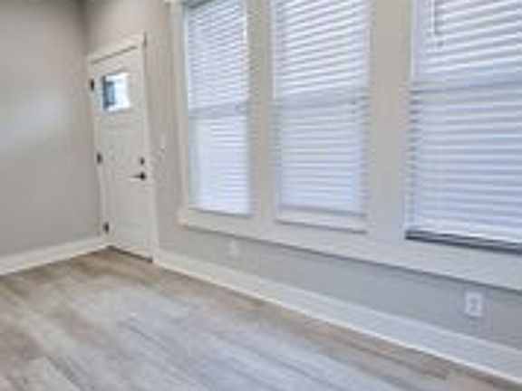 4th image of 670 E 17th St APT 1