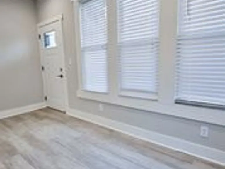 670 E 17th St #1 — Photo 4
