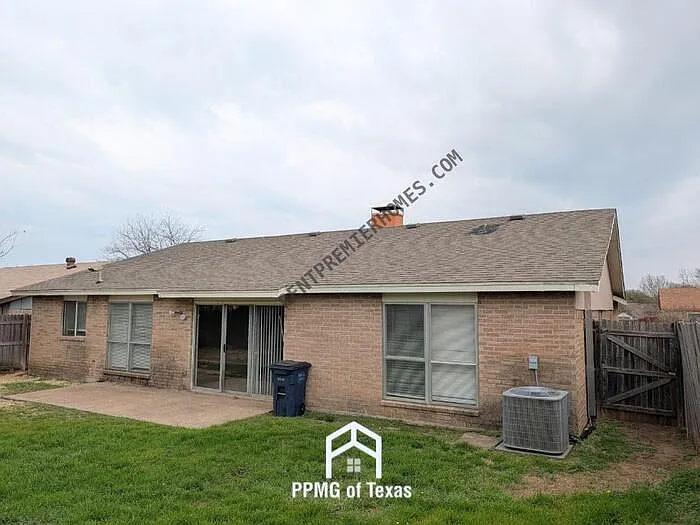6912 Westglen Dr — Photo 11