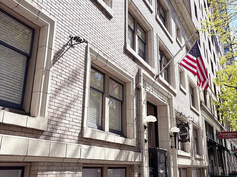 Virginian Apartments — Photo 32