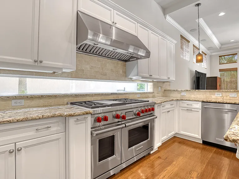 6464 Bellamalfi St — Photo 10