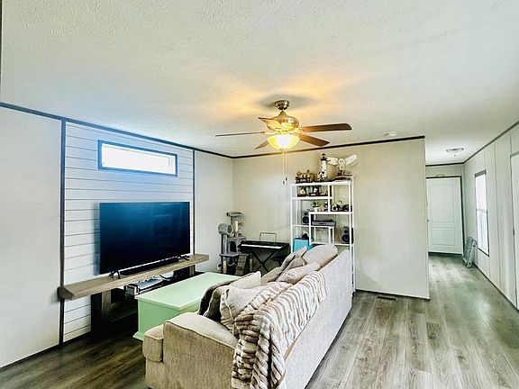 5th image of 411 Eckard Cir