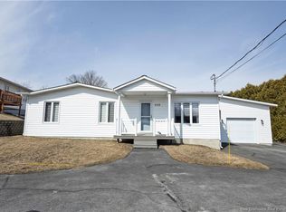 520 Everard H Daigle Blvd, Grand Falls, NB E3Z 2R4