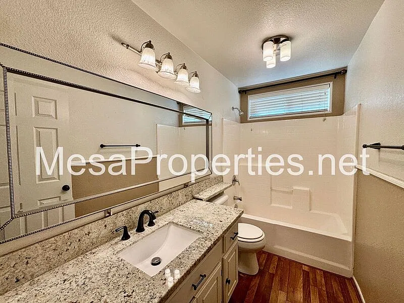 3 bed, 2.5 bath, 2399 sqft, $2,600 — Photo 4