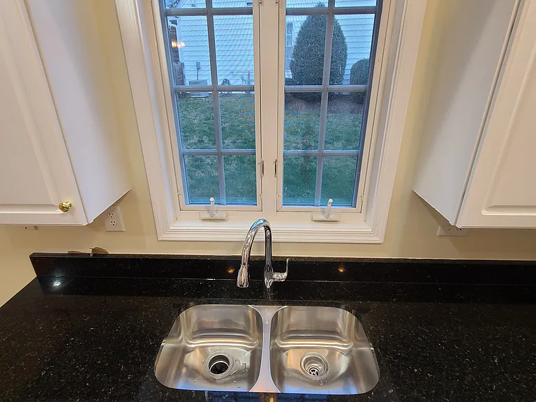 1112 Rustic Willow Ln — Photo 5