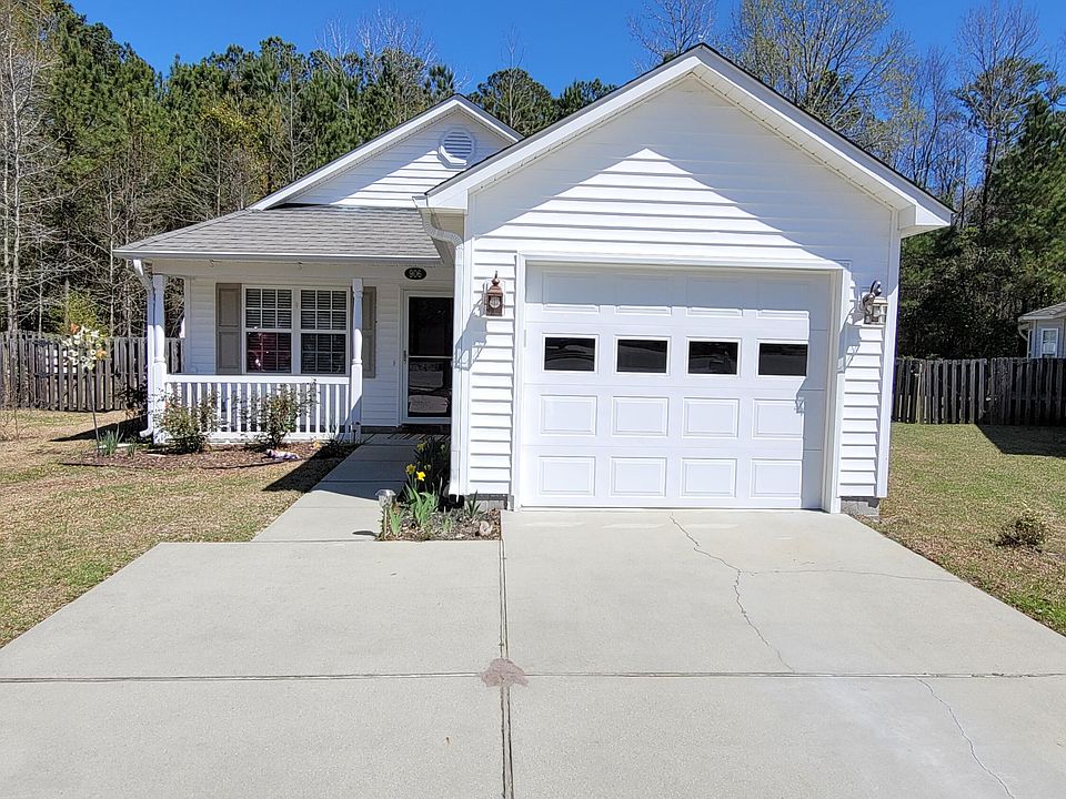 2nd image of 906 Dickinson Court