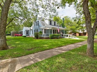 112 Bellevue Dr, Cleburne, TX 76033