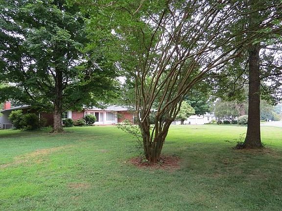 2nd image of 2900 Highland Dr NE
