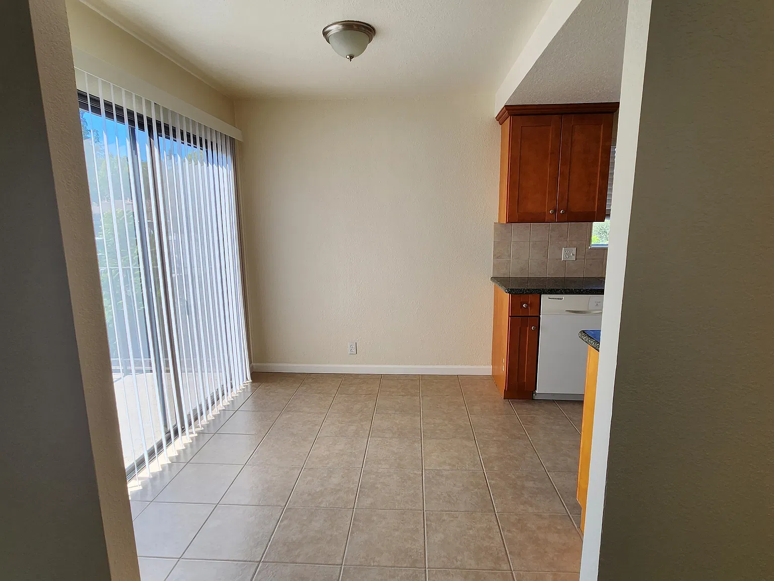 2 bed, 1.5 bath, 865 sqft, $3,000 — Photo 4
