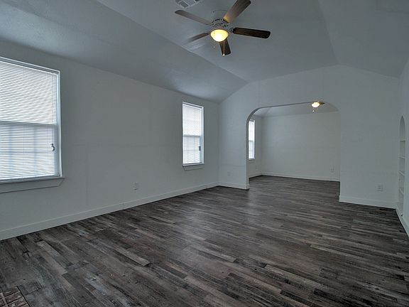 5th image of 1006 NE 19th St
