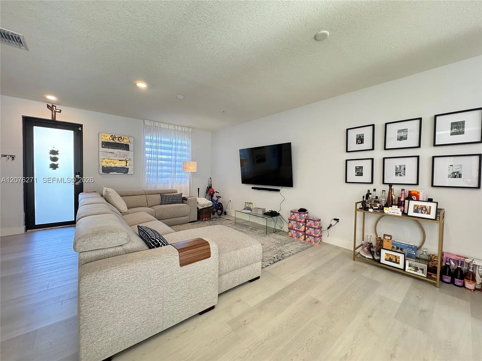 3 bed, 2.5 bath, 1425 sqft, $3,800 — Photo 4