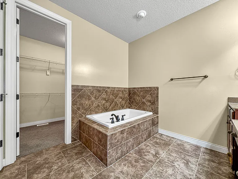 4280 E Kingston Cir — Photo 17