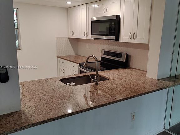 3rd image of 1810 N Lauderdale Ave APT 2204