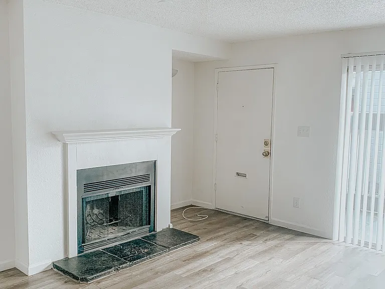 Amberwood Apartments — Photo 14