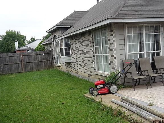 4th image of 1007 Silver Spruce Dr