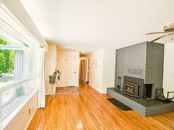 5th image of 2764 Columbia Blvd