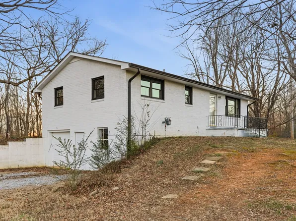 1360 Highway 49 E, Charlotte, TN 37036