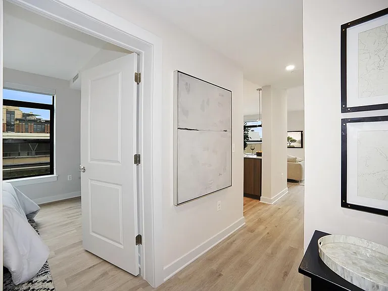 Madrona Apartments — Photo 7