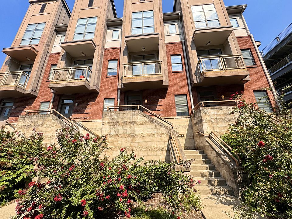 1st image of 584 Bolivar Ct